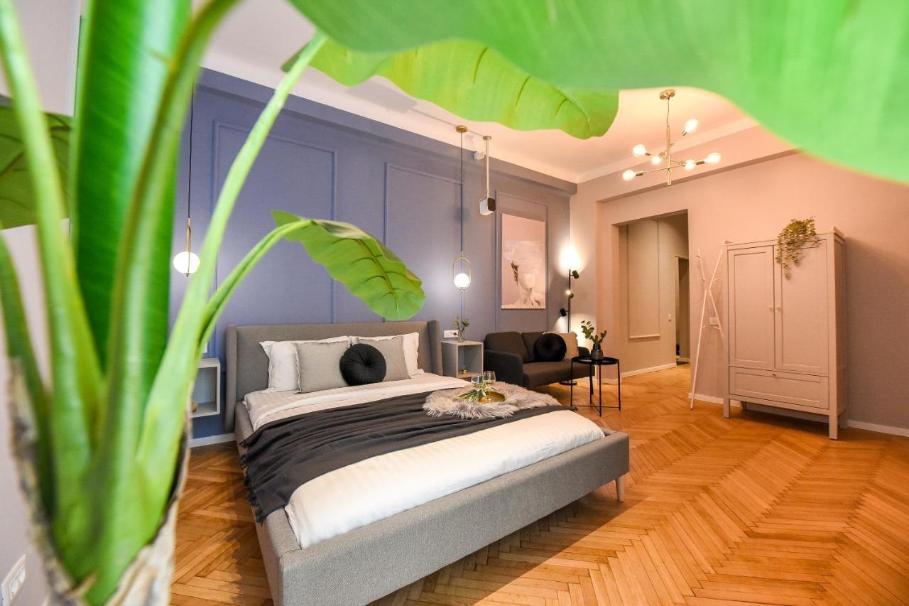 Modern Stay - Central Studios With Wall Projector Near Radisson Бухарест Экстерьер фото