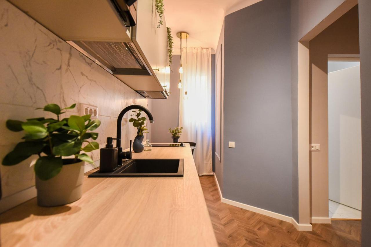 Modern Stay - Central Studios With Wall Projector Near Radisson Бухарест Экстерьер фото