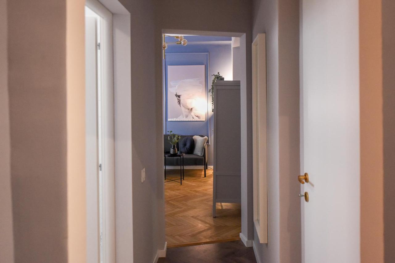 Modern Stay - Central Studios With Wall Projector Near Radisson Бухарест Экстерьер фото